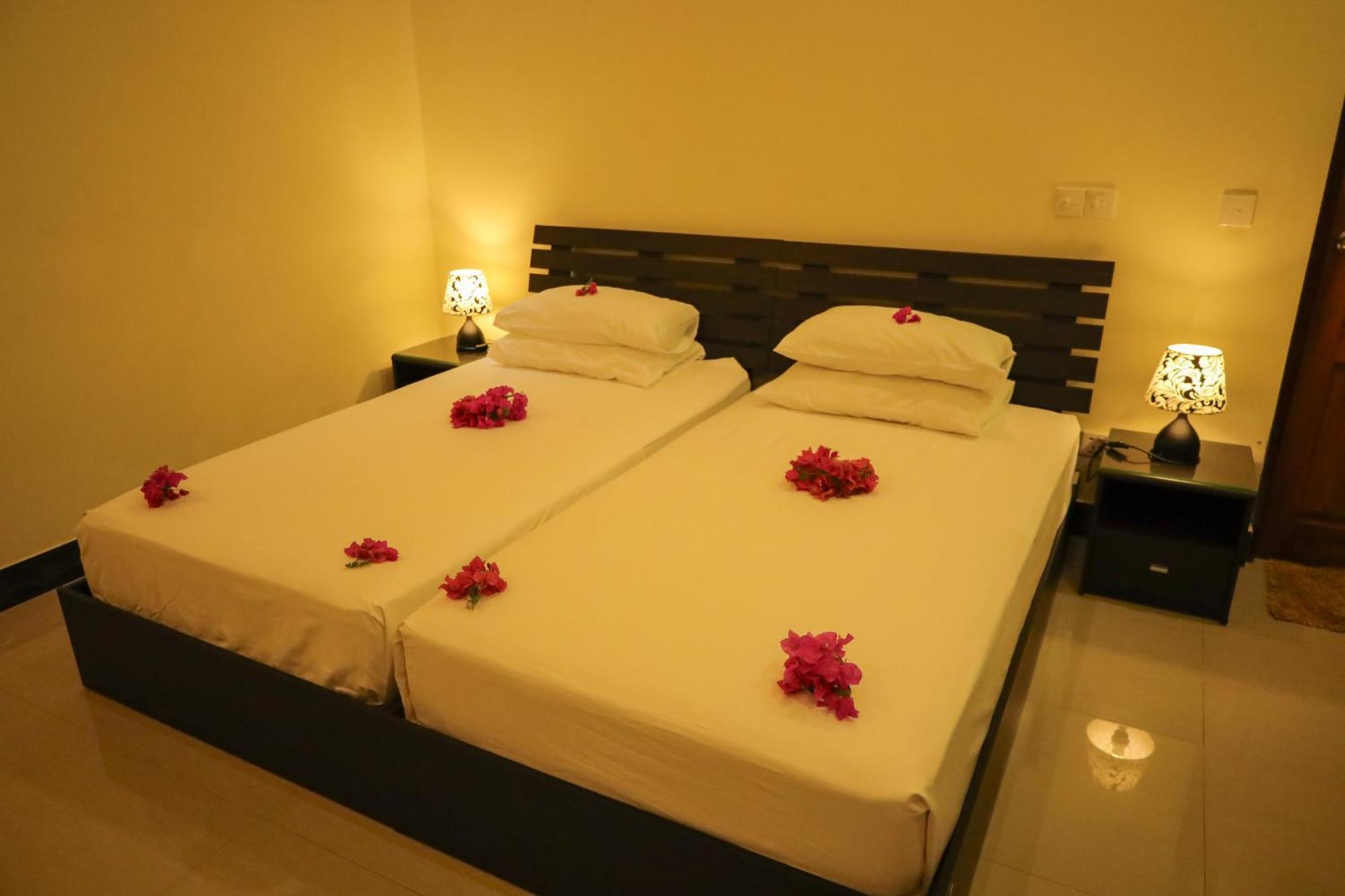 Charming Holiday Lodge- Addu Atoll Meedhoo, Maldives Exterior photo